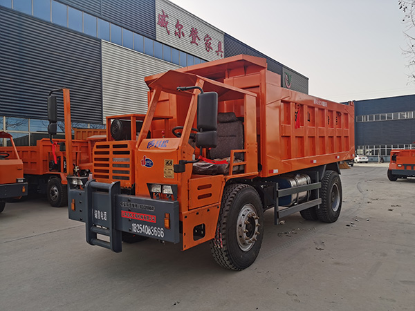 矿用运输车
