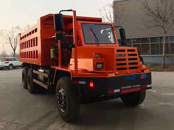 矿用运输车